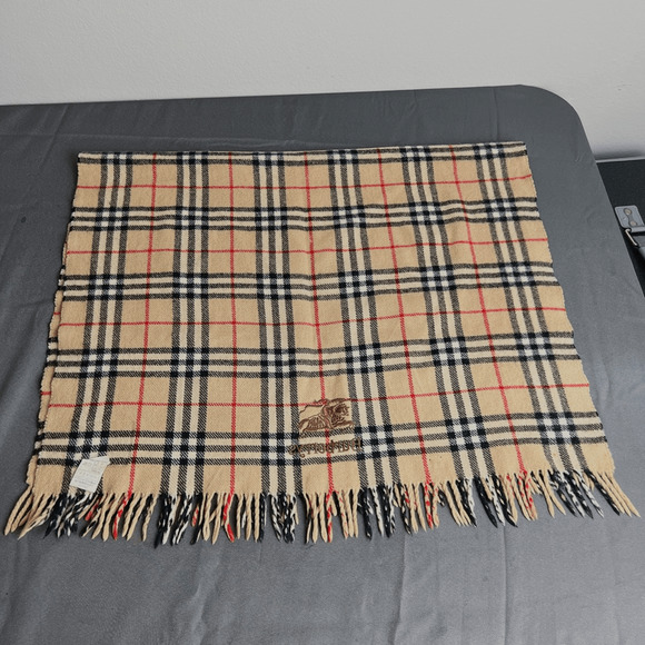 Burberry 100% Wool Scarf - Picture 4 of 10